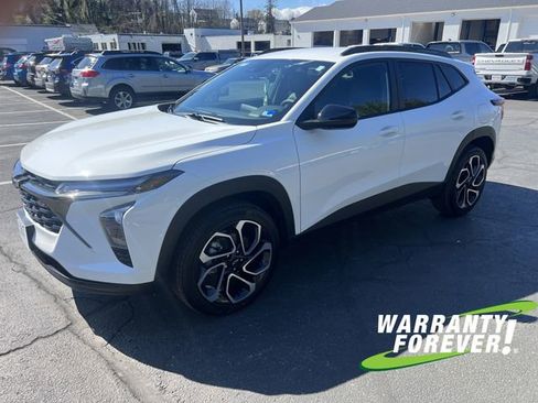 New 2026 Chevrolet Trax RS image 3