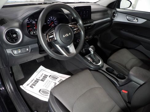Used 2024 Kia Forte LXS w/ LXS Technology Package FWD image 8