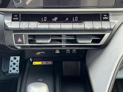 Used 2025 Toyota Camry SE FWD image 30
