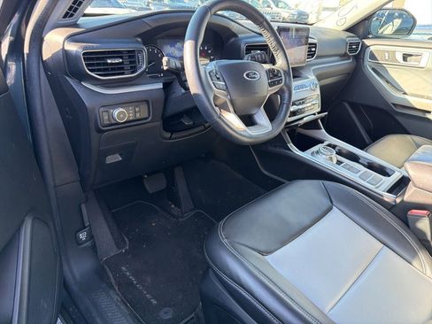 Used 2023 Ford Explorer XLT w/ Equipment Group 202A image 7