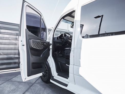 Used 2019 Mercedes-Benz Sprinter 144 image 32