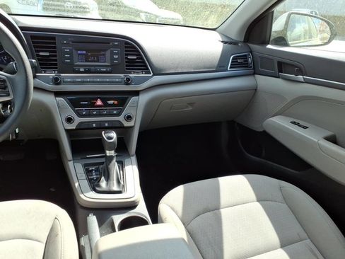 Used 2018 Hyundai Elantra SE image 13