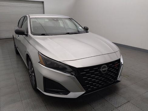 Used 2024 Nissan Altima 2.5 SV image 14