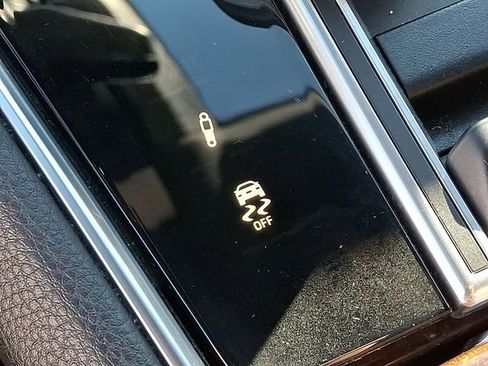 Used 2018 Porsche Panamera 4 image 31