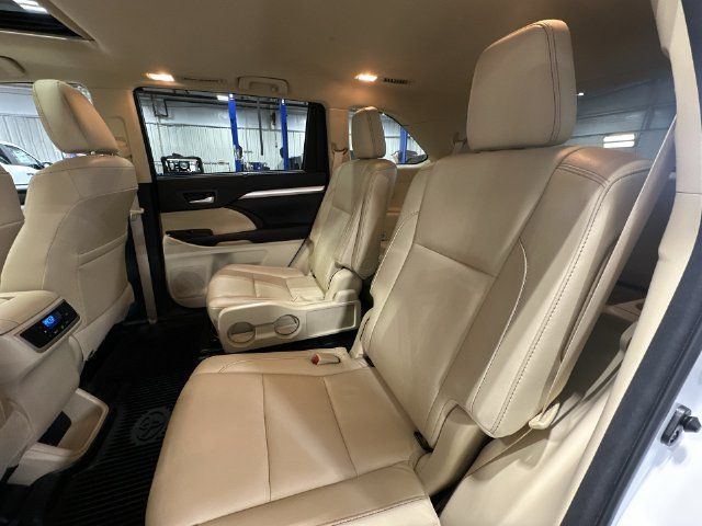 Used 2017 Toyota Highlander XLE FWD image 30