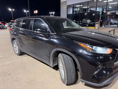 Used 2021 Toyota Highlander LE