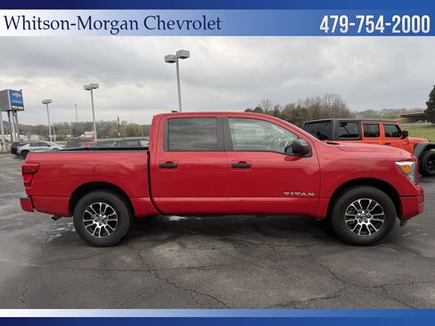 Used 2022 Nissan Titan SV image 4