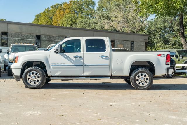 Used 2011 GMC Sierra 2500 Denali w/ Suspension Package, Off-Road AWD/4WD image 3