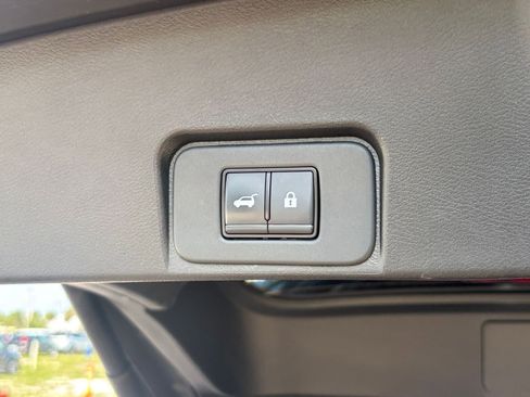 Used 2025 Nissan Rogue SV AWD/4WD image 23