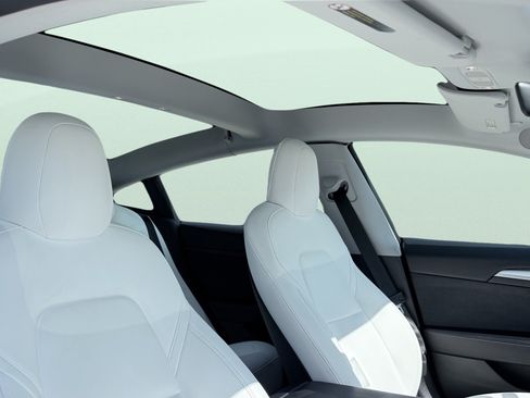 Used 2022 Tesla Model 3 Standard Range RWD image 39