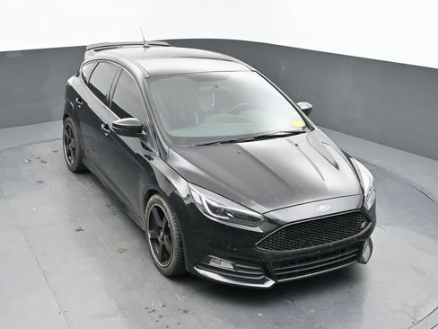 Used 2018 Ford Focus ST FWD image 17