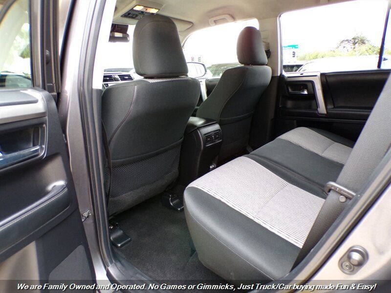 Used 2020 Toyota 4Runner SR5 AWD/4WD image 18
