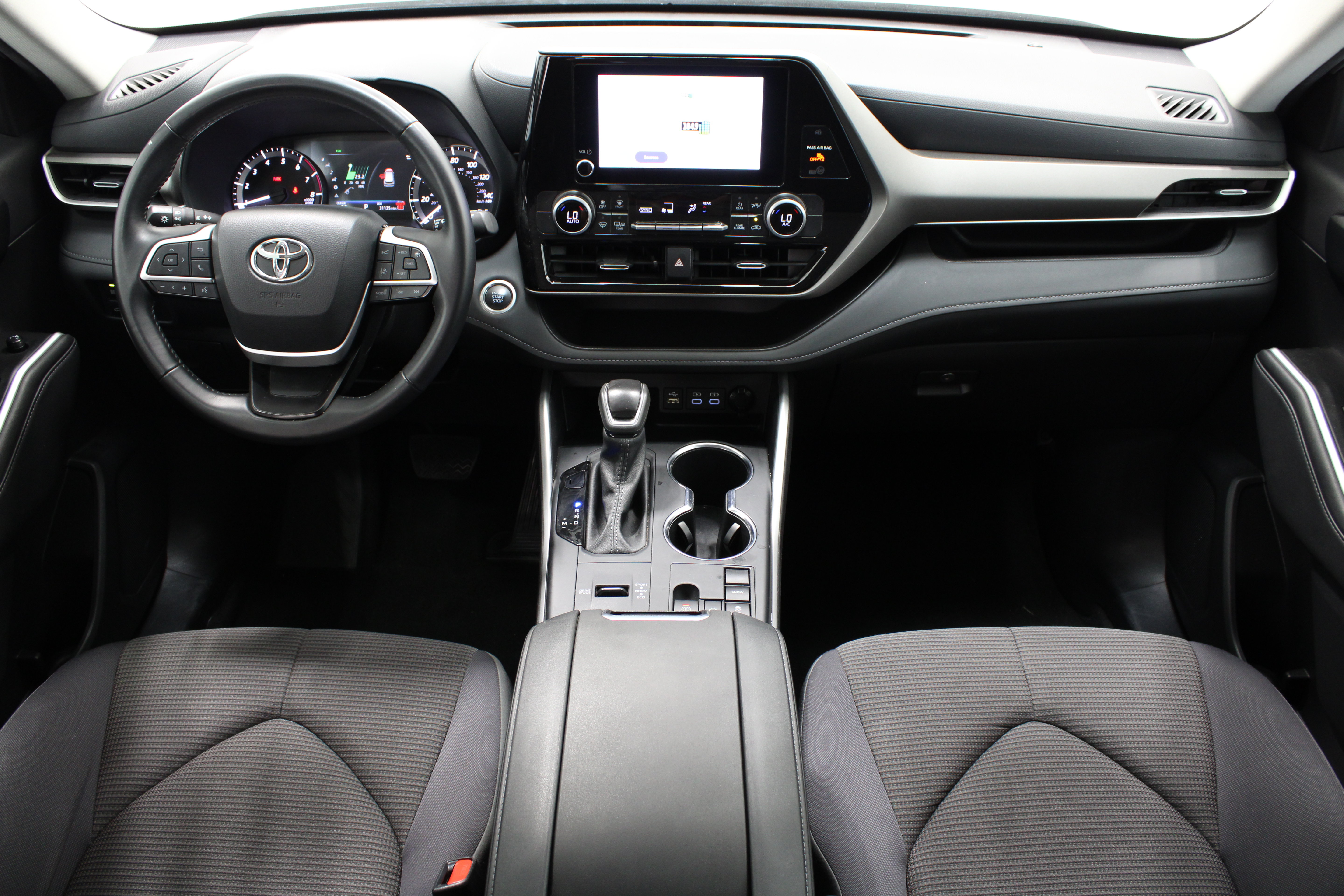 Used 2025 Toyota Highlander LE FWD image 30