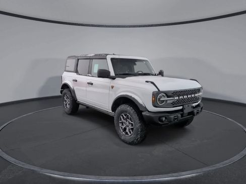 New 2025 Ford Bronco Badlands image 2