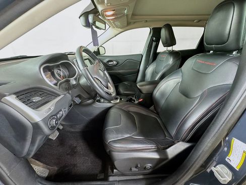 Used 2016 Jeep Cherokee Trailhawk w/ Comfort/Convenience Group image 24