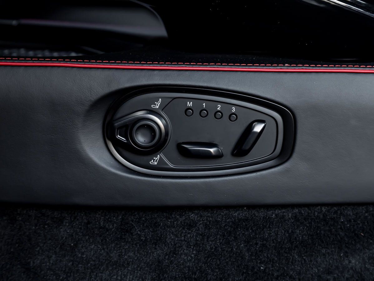Used 2026 Aston Martin V8 Vantage S RWD image 22