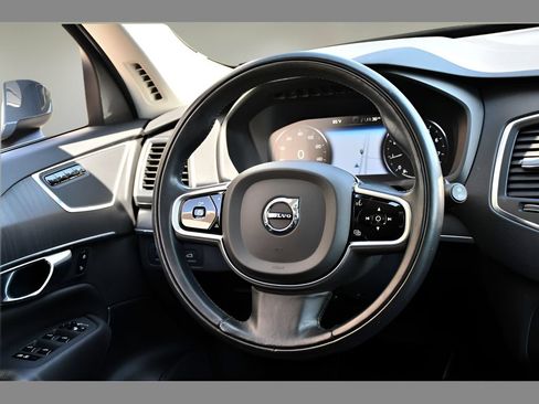 Used 2020 Volvo XC90 T6 Momentum AWD/4WD image 17