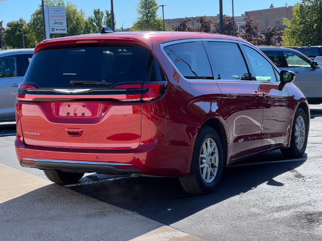 Used 2025 Chrysler Pacifica Select FWD image 49