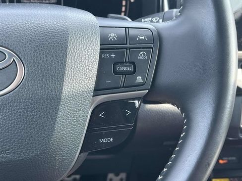 Used 2025 Toyota Camry SE FWD image 27
