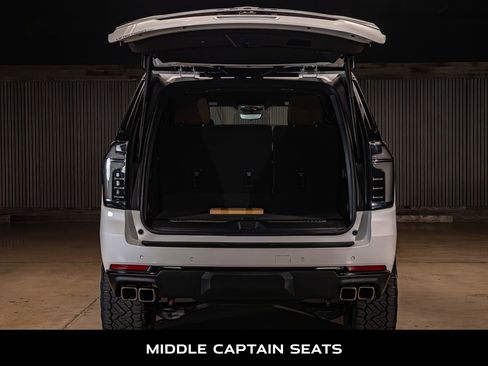 Used 2025 Chevrolet Tahoe High Country AWD/4WD image 9