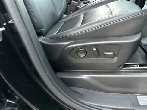 Used 2022 GMC Sierra 1500 SLT image 32