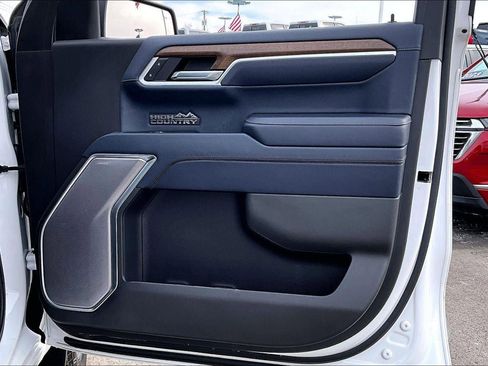 Used 2022 Chevrolet Silverado 1500 High Country w/ High Country Premium Package image 25