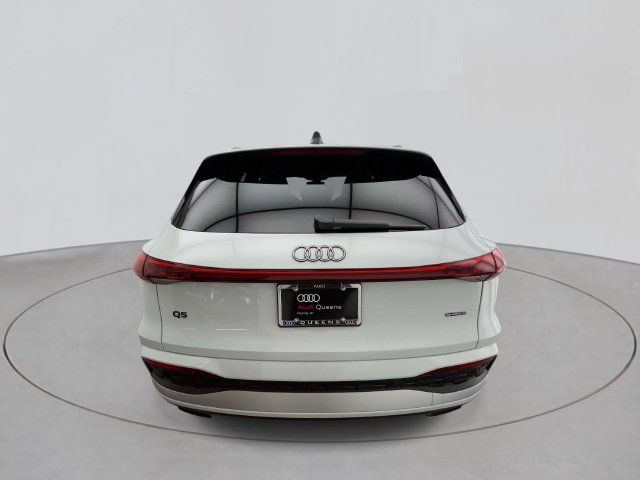 Used 2025 Audi Q5 Premium Plus w/ Premium Plus AWD/4WD image 5