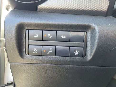 Used 2020 Nissan Kicks S image 17