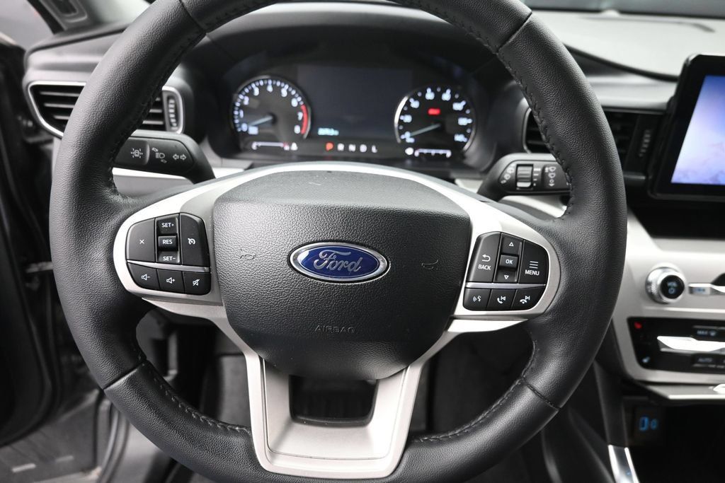 Used 2024 Ford Explorer XLT w/ Equipment Group 202A AWD/4WD image 19
