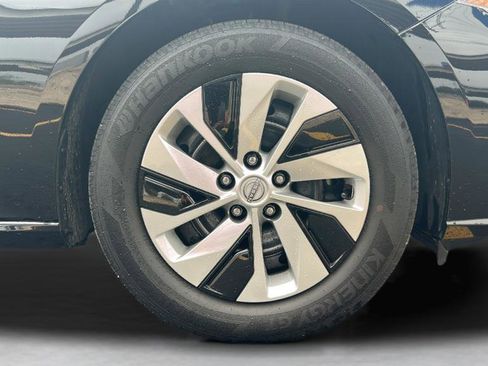 Used 2025 Nissan Altima 2.5 S FWD image 29