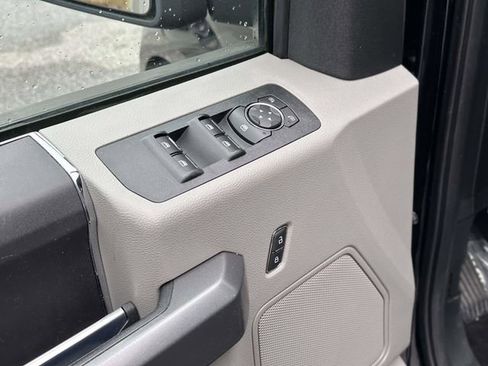 Used 2018 Ford F150 XLT image 18