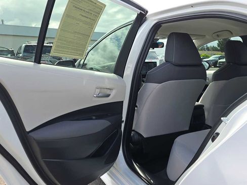 Used 2021 Toyota Corolla LE FWD image 15