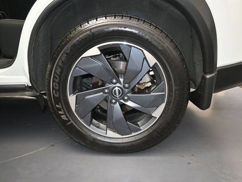 Used 2025 Nissan Rogue SV AWD/4WD image 13