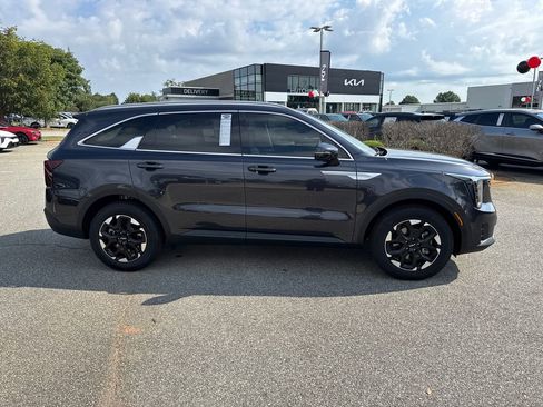 Certified 2025 Kia Sorento S w/ Panoramic Sunroof Package FWD image 2
