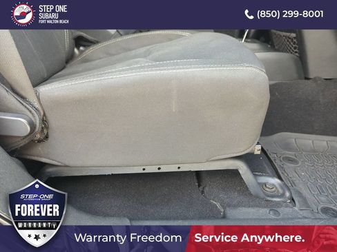 Used 2017 Jeep Wrangler Unlimited Sahara w/ Connectivity Group AWD/4WD image 33