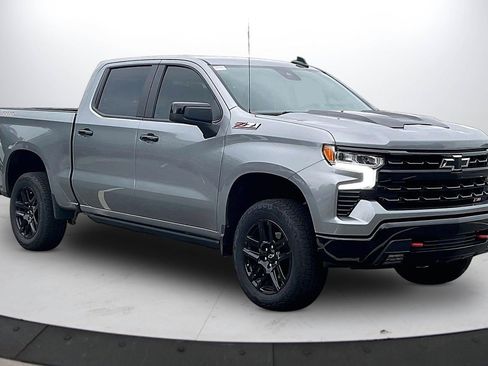 Used 2025 Chevrolet Silverado 1500 LT Trail Boss w/ Convenience Package II AWD/4WD image 2