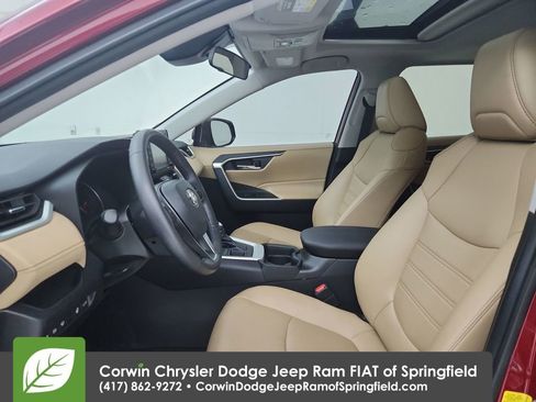 Used 2021 Toyota RAV4 XLE Premium AWD/4WD image 18