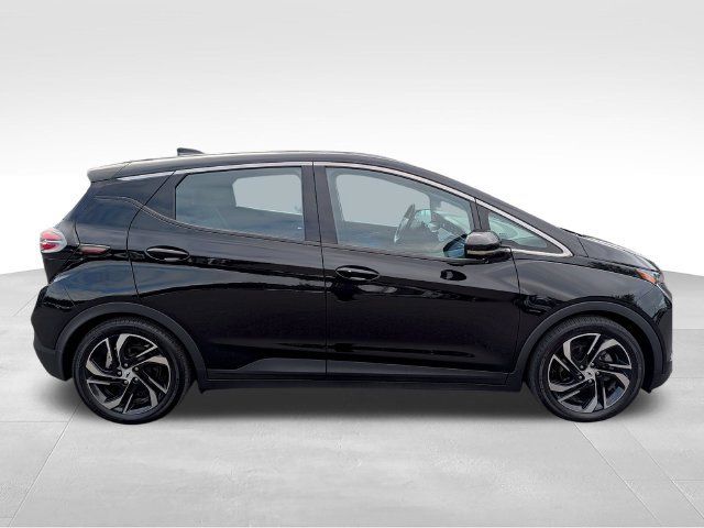 Used 2023 Chevrolet Bolt LT w/ Infotainment Package FWD image 8