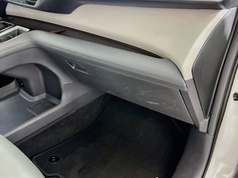 Used 2024 Toyota Sienna XLE FWD image 34