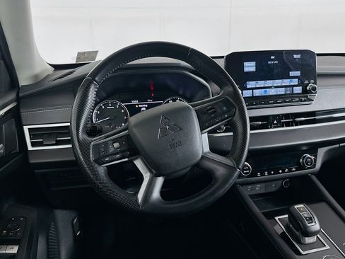 Used 2024 Mitsubishi Outlander SE FWD image 18