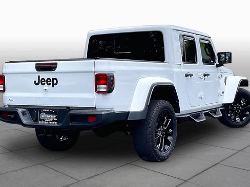 Used 2024 Jeep Gladiator Sport AWD/4WD image 13