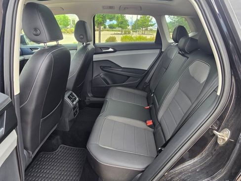 Used 2023 Volkswagen Taos SE w/ Panoramic Sunroof Package FWD image 15