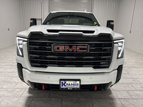 Used 2025 GMC Sierra 2500 AT4 image 32