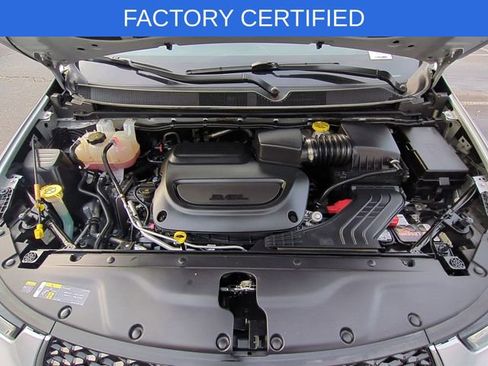 Certified 2024 Chrysler Pacifica Touring-L image 35