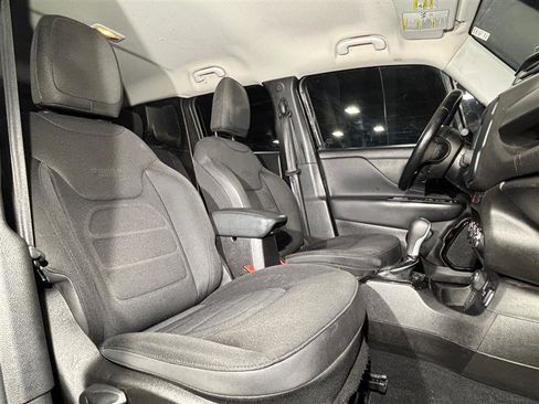 Used 2017 Jeep Renegade Altitude image 12