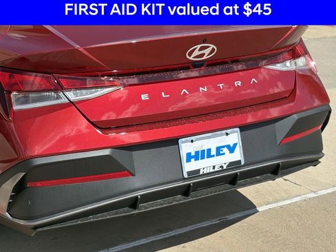 New 2025 Hyundai Elantra SE image 7