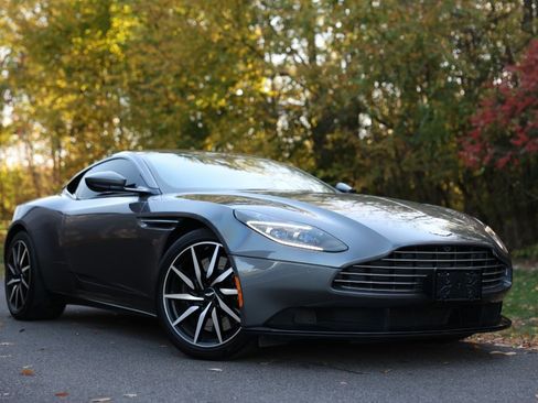 Used 2019 Aston Martin DB11 Coupe image 9