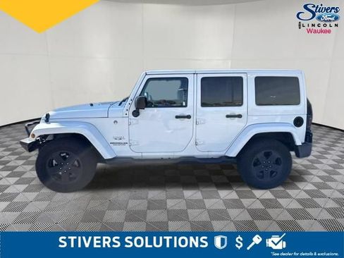 Used 2016 Jeep Wrangler Unlimited Sahara w/ Max Tow Package AWD/4WD image 11