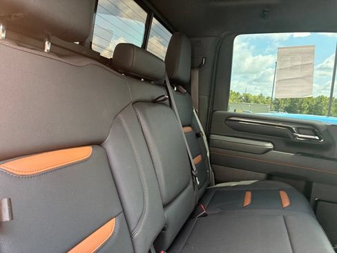 Used 2024 GMC Sierra 2500 AT4 w/ AT4 Preferred Package AWD/4WD image 19