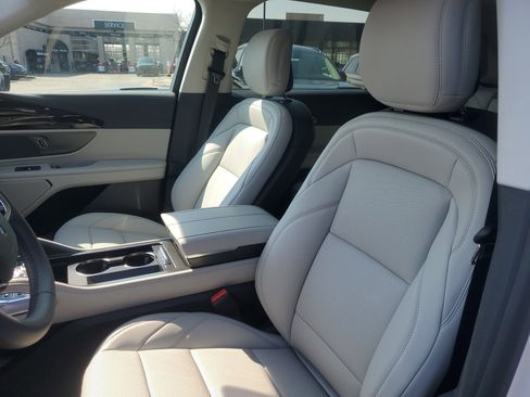 New 2026 Lincoln Nautilus Premier image 11